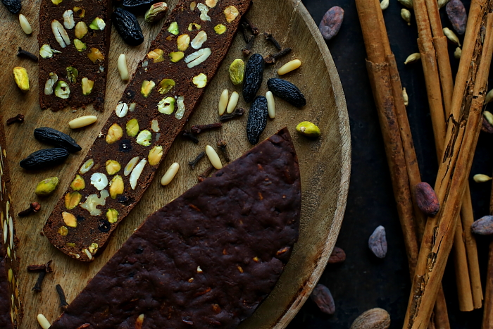 Panforte potrójnie czekoladowy z pistacjami