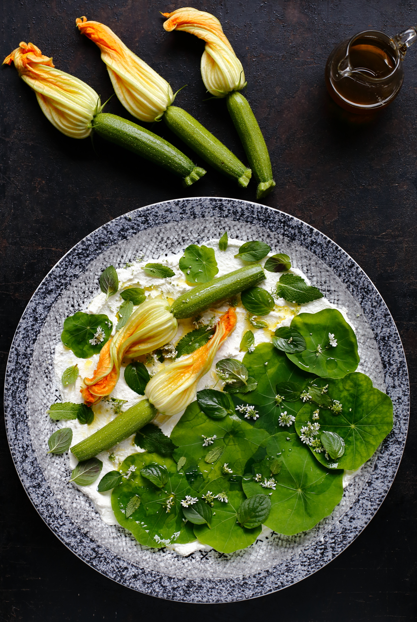 Sałatka z liści nasturcji