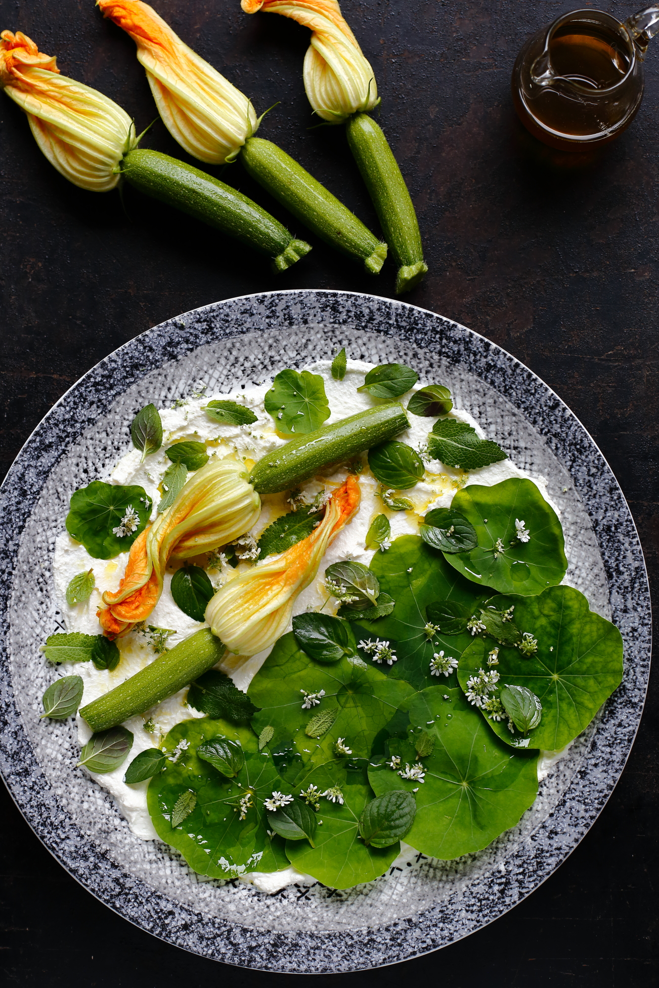 Sałatka z liści nasturcji