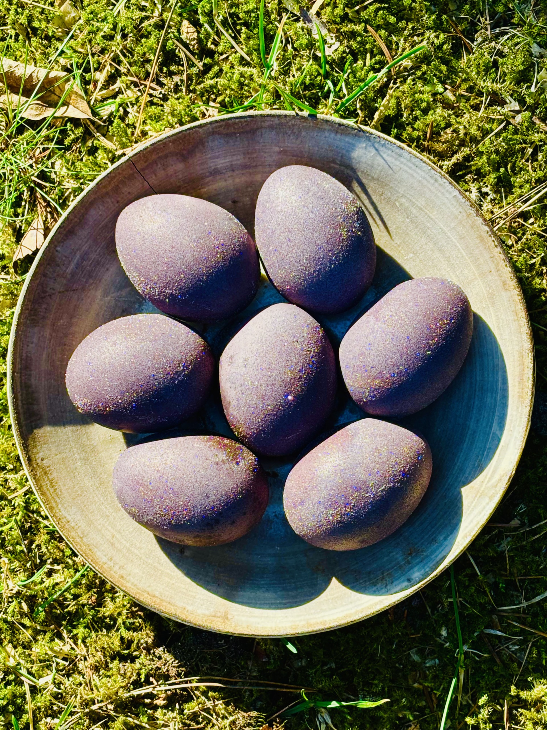 Jajka farbowane czerwonym winem Jajka farbowane czerwonym winem